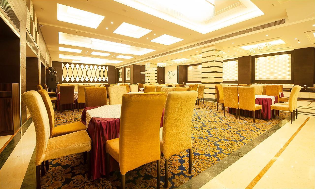 Отель The Palm Court Лудхиана Экстерьер фото